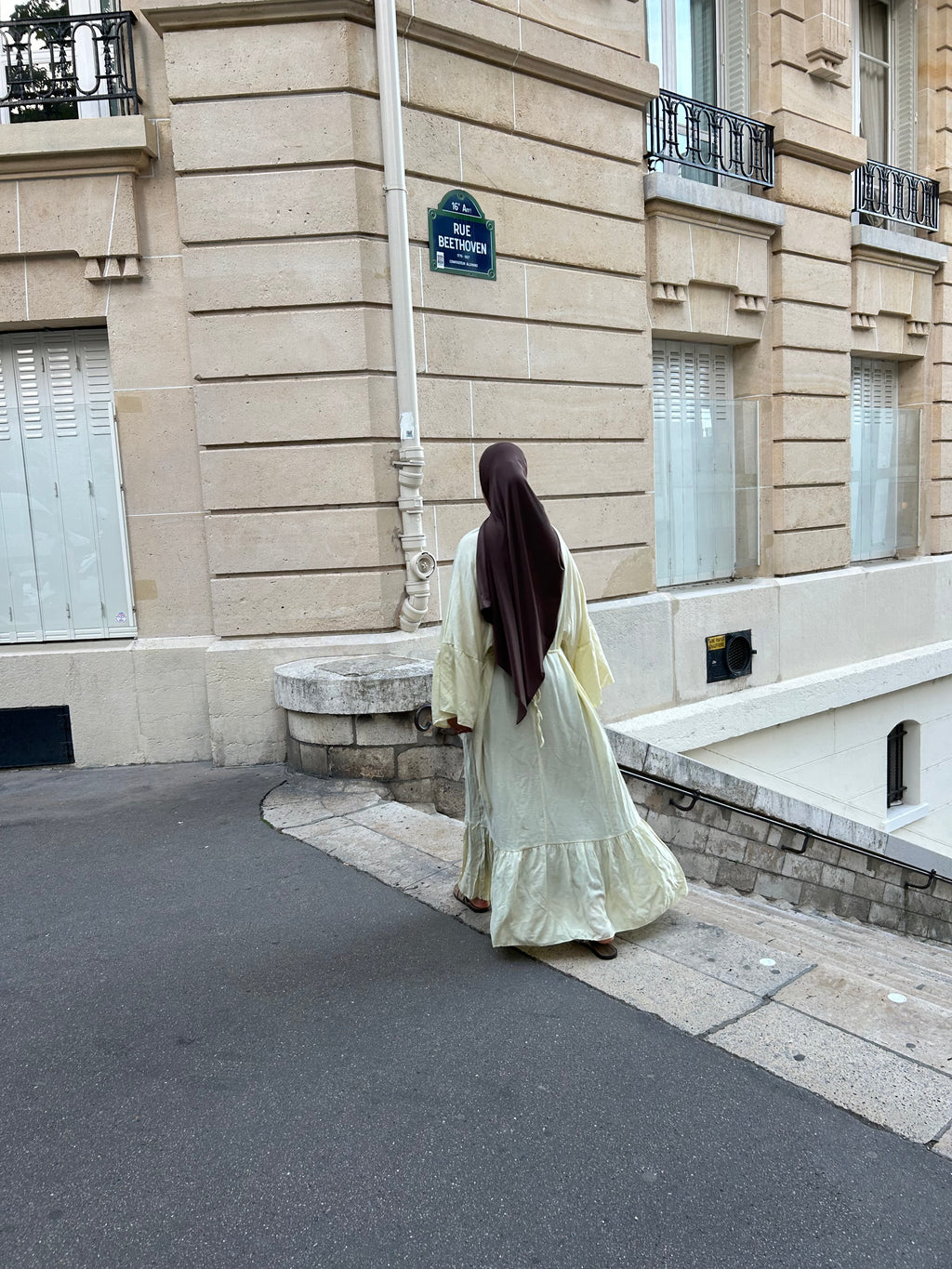Robe fluide à volant