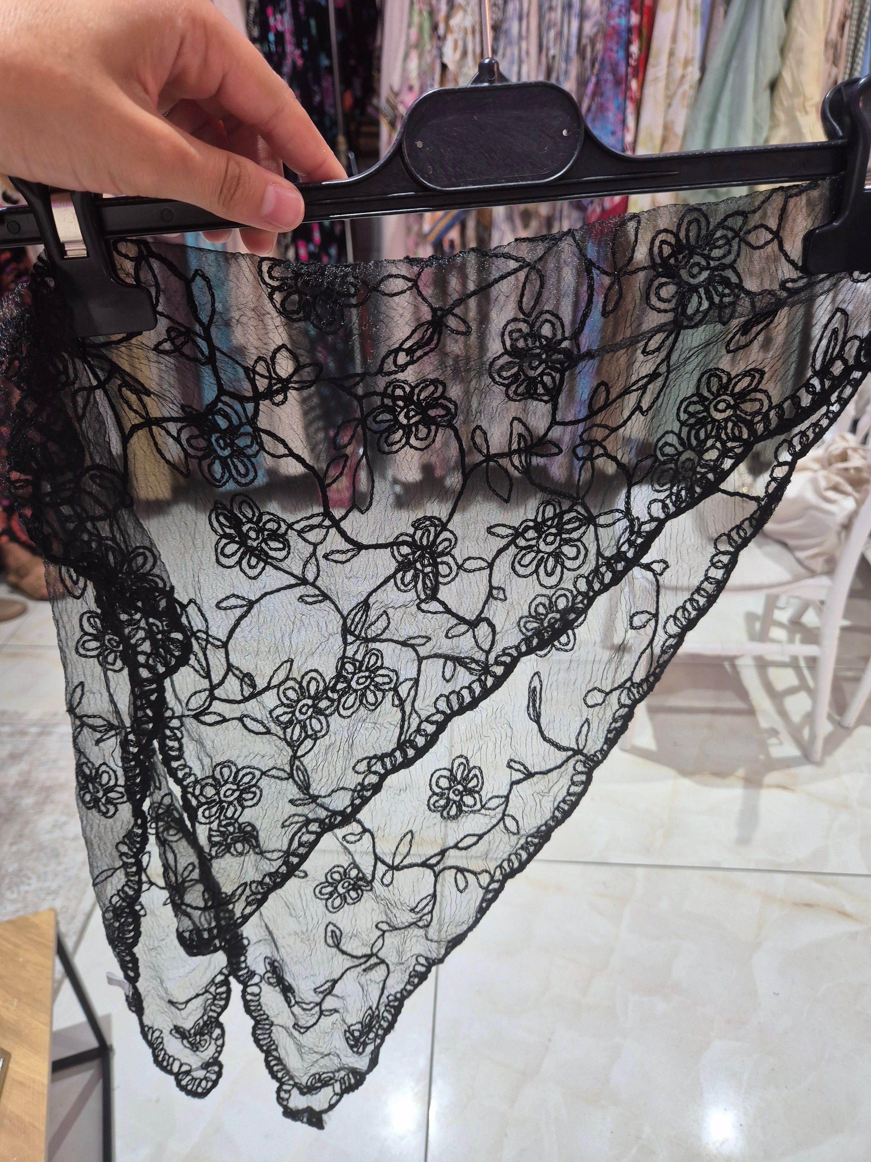 Foulard à dentelle
